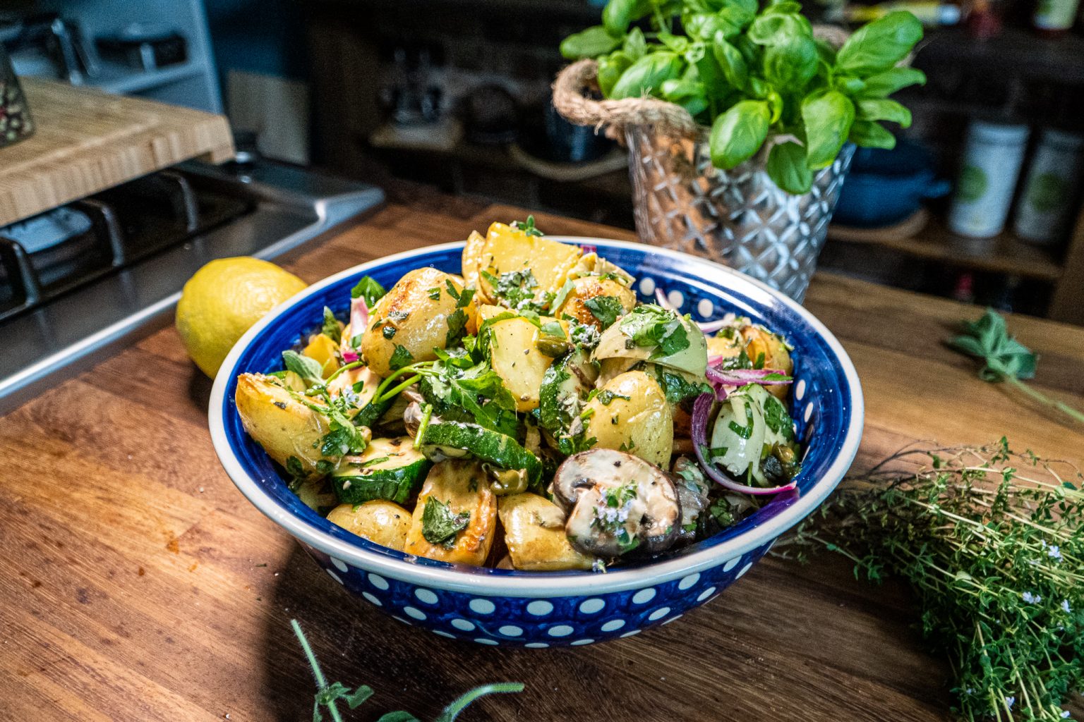 Die perfekte Grillbeilage: Veganer Kartoffelsalat - Hier kocht Alex
